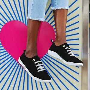 Vionic Black Canvas Washable Sneakers Women's 7.5 Beach Slip On Minimalist Pismo